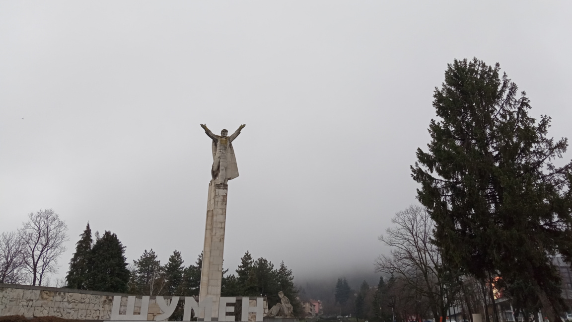 Мъгла и слънце в неделя