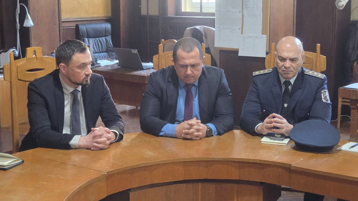 Работна среща при областния управител за вота на 19 април