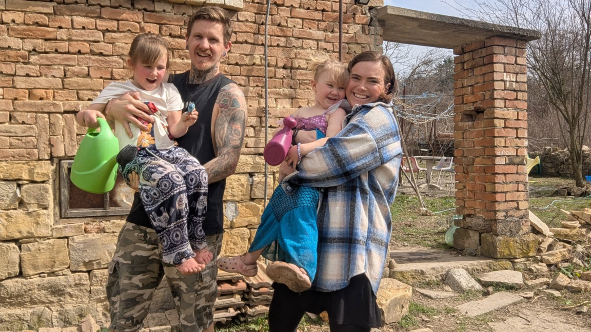 Семейство Финикс обича живота си в малко...