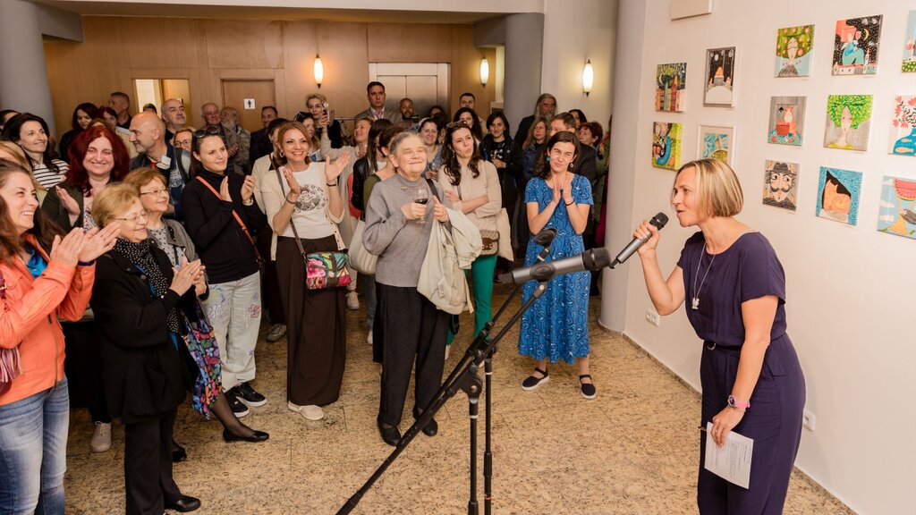 La artista Petya Konstantinova presenta a Sofía su “Praga voladora”