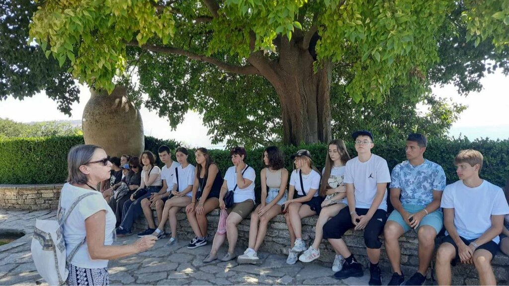 Lección sobre Bulgaria… espíritu ancestral en niños de “Izvorche” en Ucrania