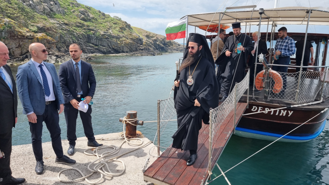 Prozession bringt Reliquien des Heiligen Johannes des Täufers zur Insel Hl. Iwan