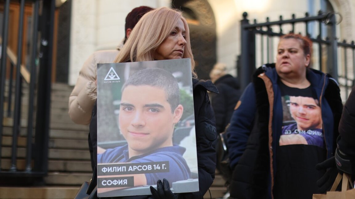 Родители на загинали деца на пътя на протест, искат справедливост за смъртта на 15-годишния Филип