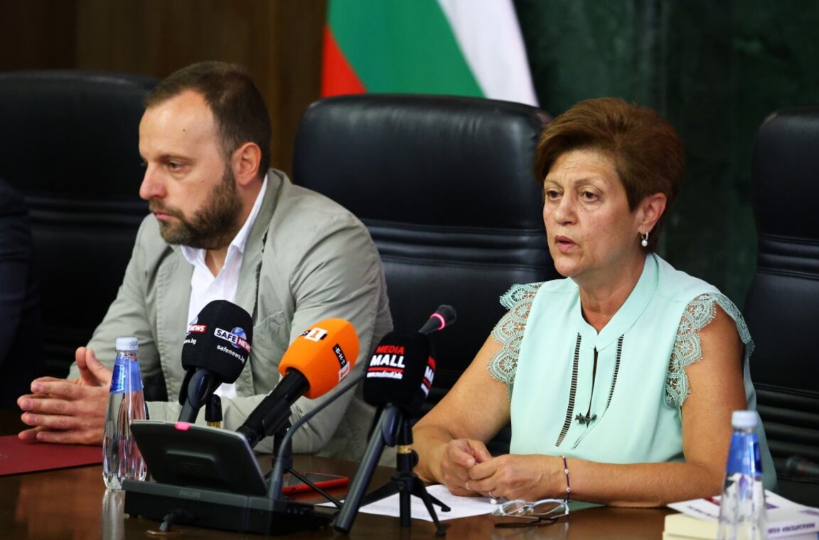 Прокурорите Иво Илиев и Илиана Кирилова на брифинг в Съдебната палата в София -14 август 2023 г.
