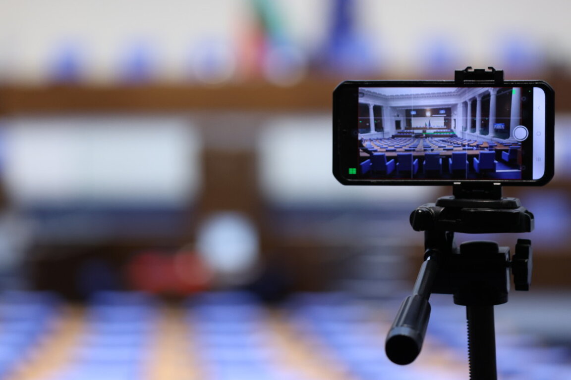 В НС ще дебатират в четвъртък по третия вот на недоверие към кабинета "Желязков"