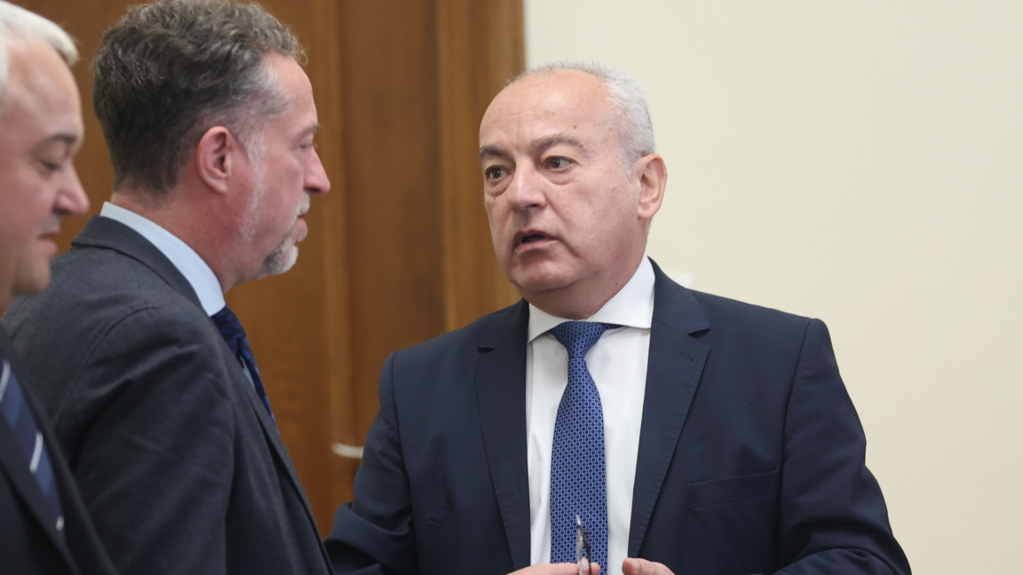 Финансовият министър е готов да обсъди по-голям ръст на бюджетните заплати