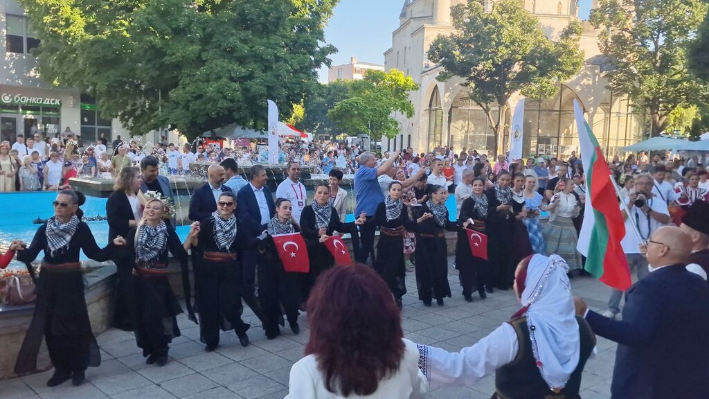 Razgrad accueille les folklores du monde pour la Foire du yaourt