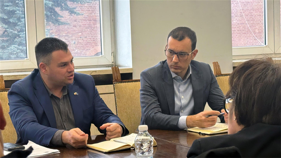 Заместник-кметът по транспорта Виктор Чаушев и кметът Терзиев по време на разговора със синдикатите