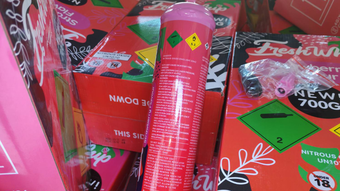 Пазарджишката полиция иззе голямо количество райски газ