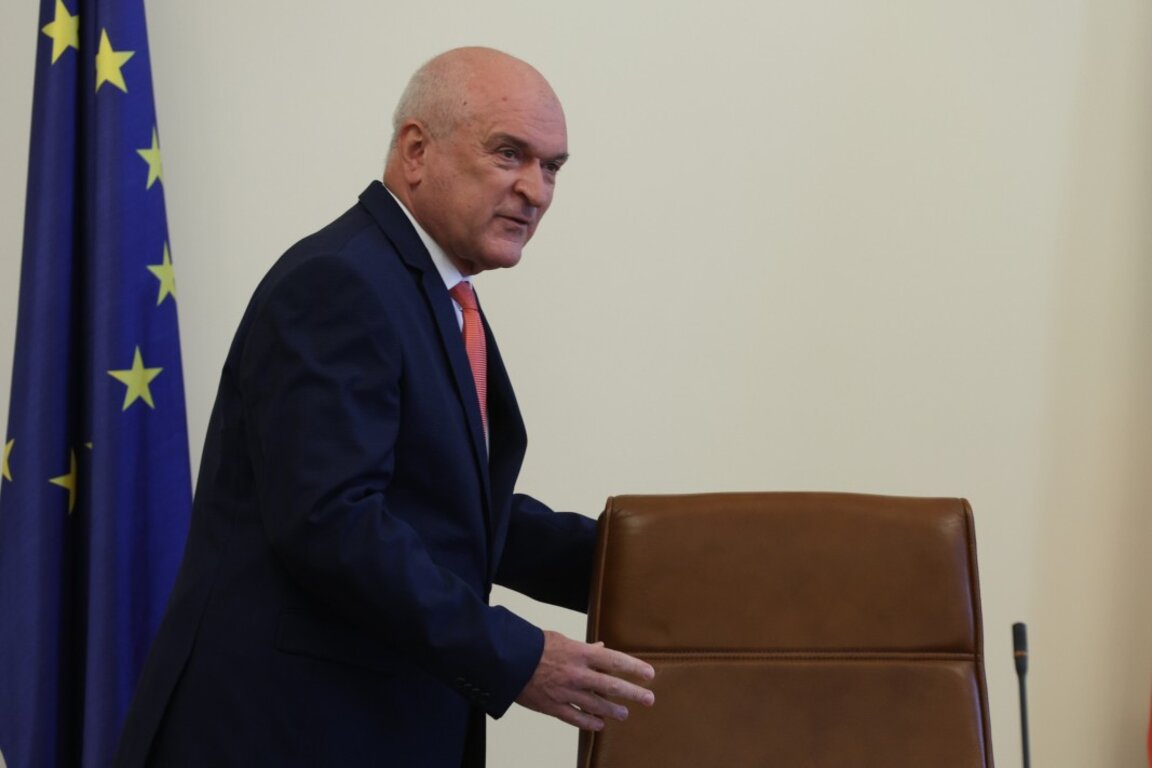 Служебният министър-председател Димитър Главчев