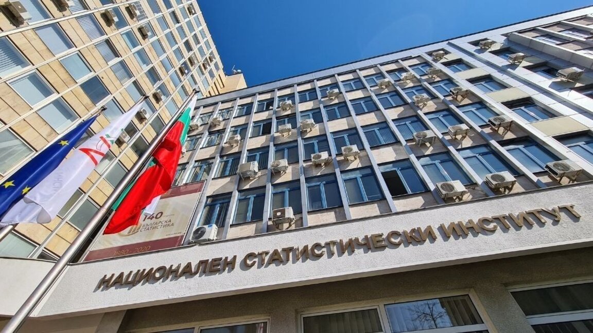Близо 43 000 души на възраст от 15 до 34 години са прекъснали образованието си