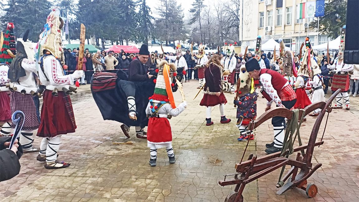 Des koukéri bulgares et roumains à la ke...