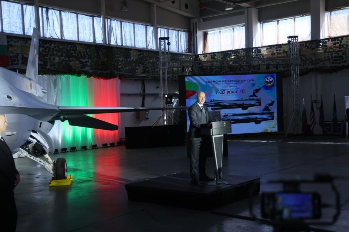 Придобиването от ВВС на F-16 Block 70 е символ на идеологическата промяна